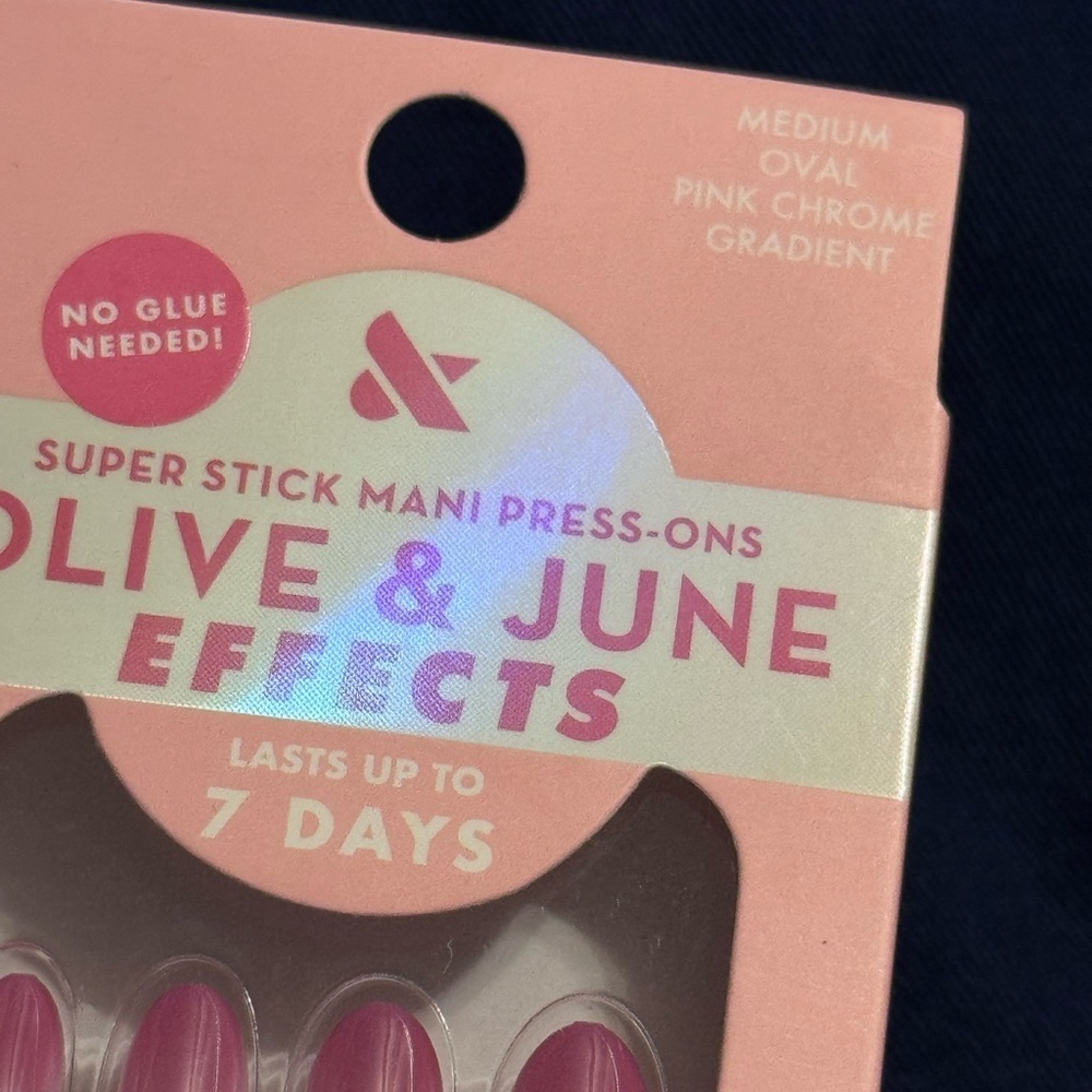 Olive & June Effects Super Stick Mani Press-Ons Medium Oval Pink Chrome Gradient - Picture 3 of 5